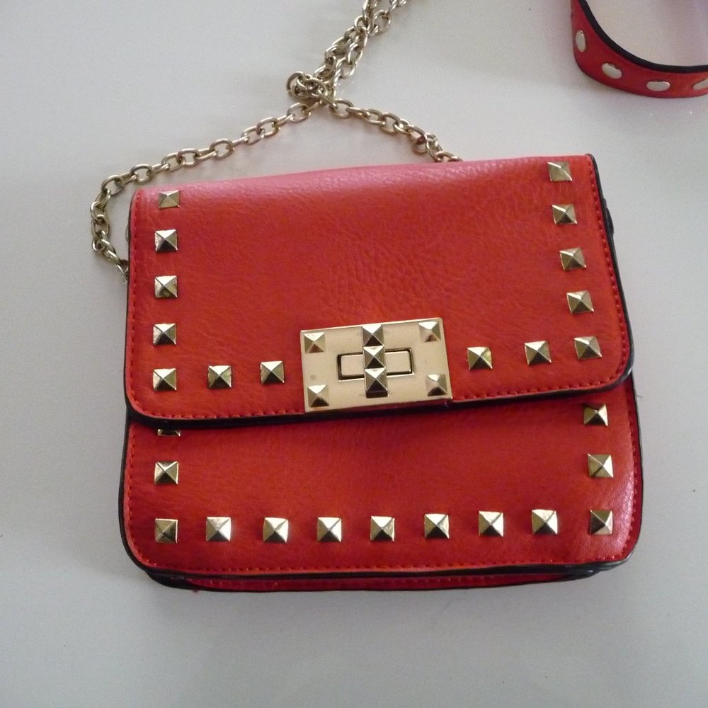 RED FAUX LEATHER CROSSBODY BAG